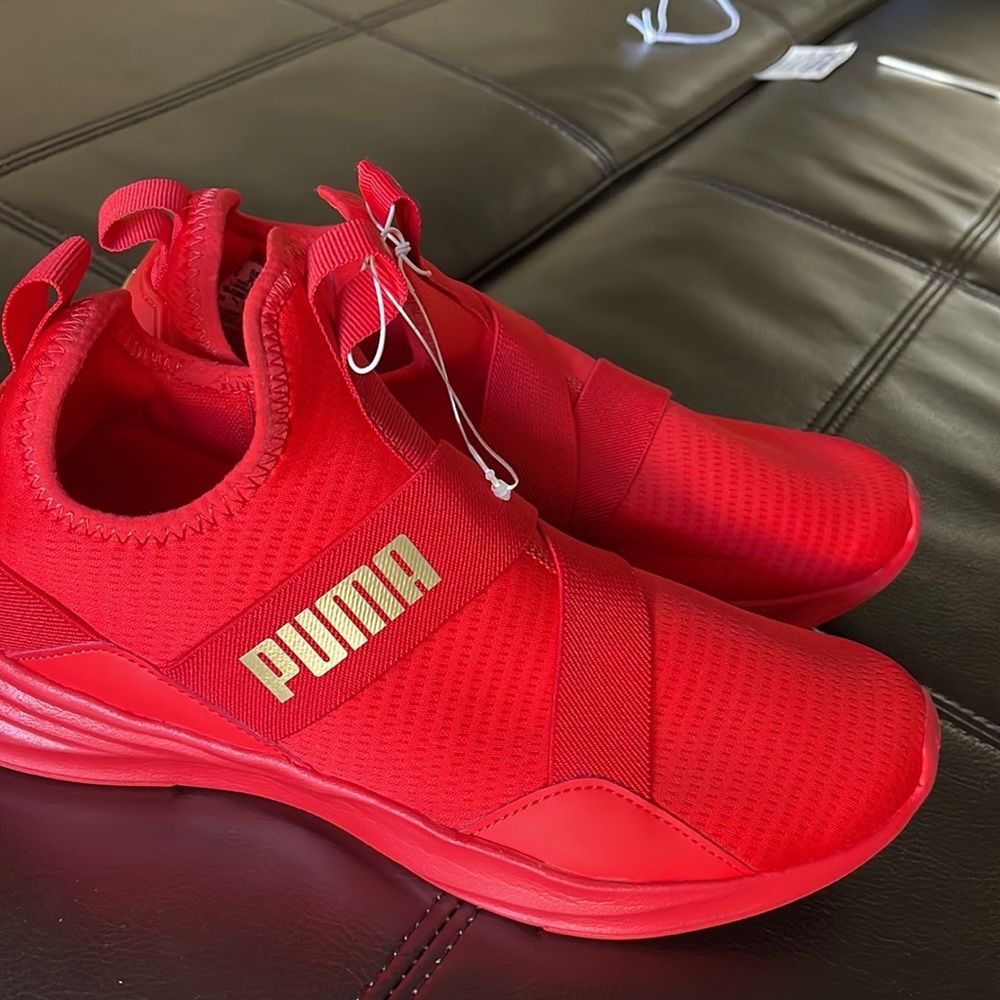 Puma woman size 81/2 NWOT